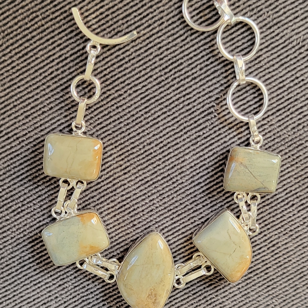 Elegant Silver and Pale Green Orange Stone Bracelet In 925 Silver Links